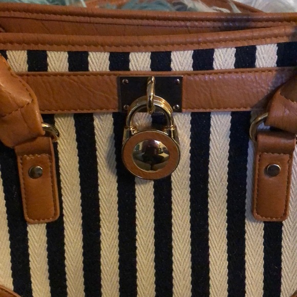 Beautiful Striped Leather HandBag - Picture 2 of 5